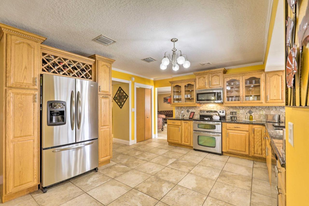 Cozy Home In Heart Of Tampa With Lanai And Pool! エクステリア 写真