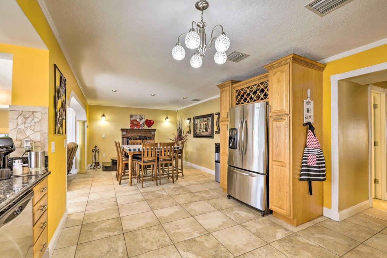 Cozy Home In Heart Of Tampa With Lanai And Pool! エクステリア 写真